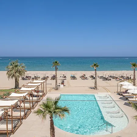 Iperion Aparthotel 4*