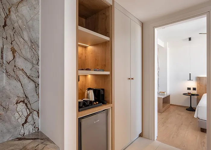 Iperion Apartahotel 4*