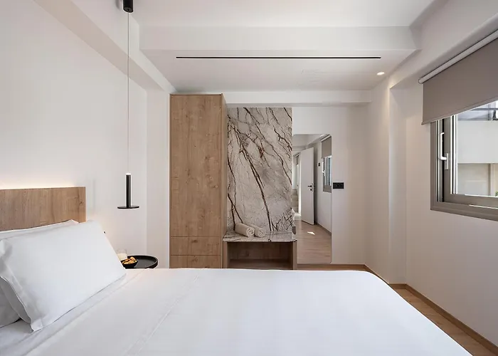 Iperion Apartahotel 4*